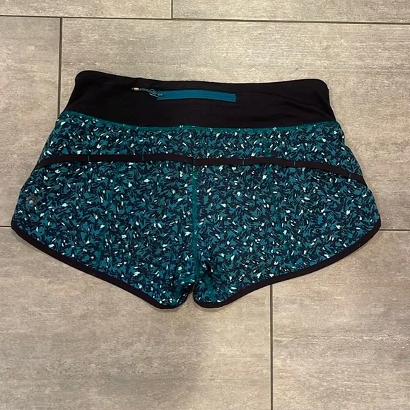 Lululemon Speed Shorts, Green & Black, 4 way stretch, size 4 - Picture 2 of 4